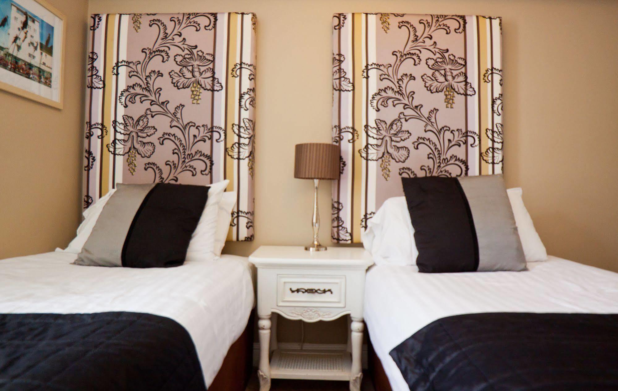 Hotel 7 Cross Street Galway Zewnętrze zdjęcie
